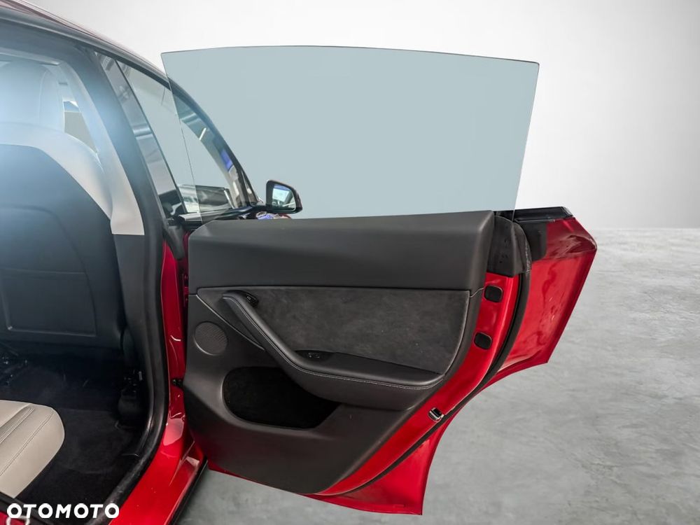 Tesla Model Y - 21