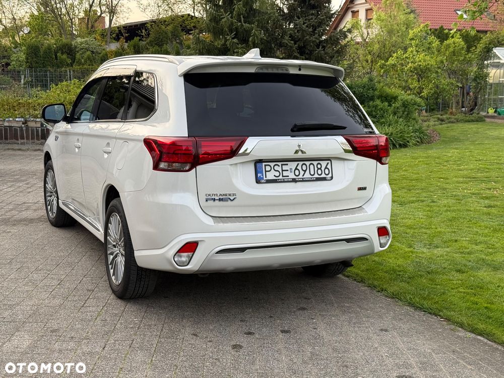 Mitsubishi Outlander - 4