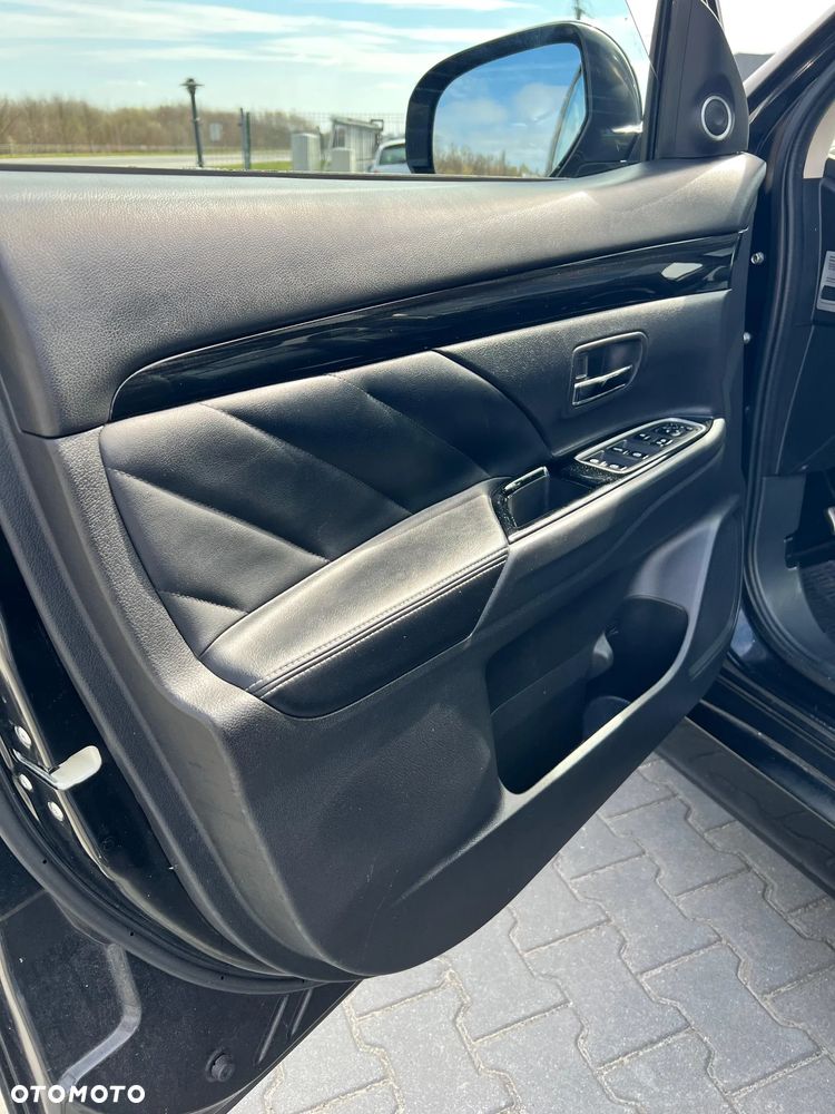 Mitsubishi Outlander 2.0 4WD Plus - 12