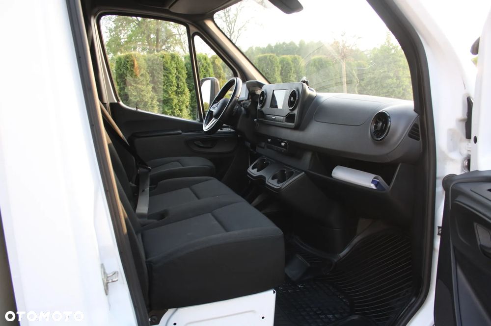 Mercedes-Benz Sprinter - 14