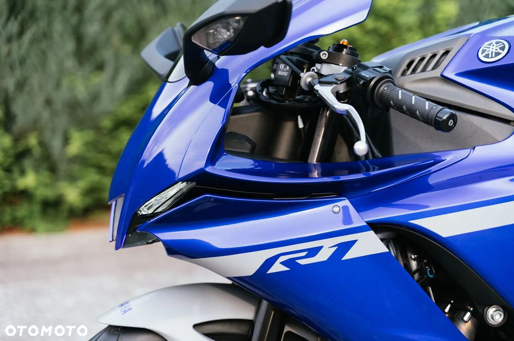 Yamaha R1 - 1