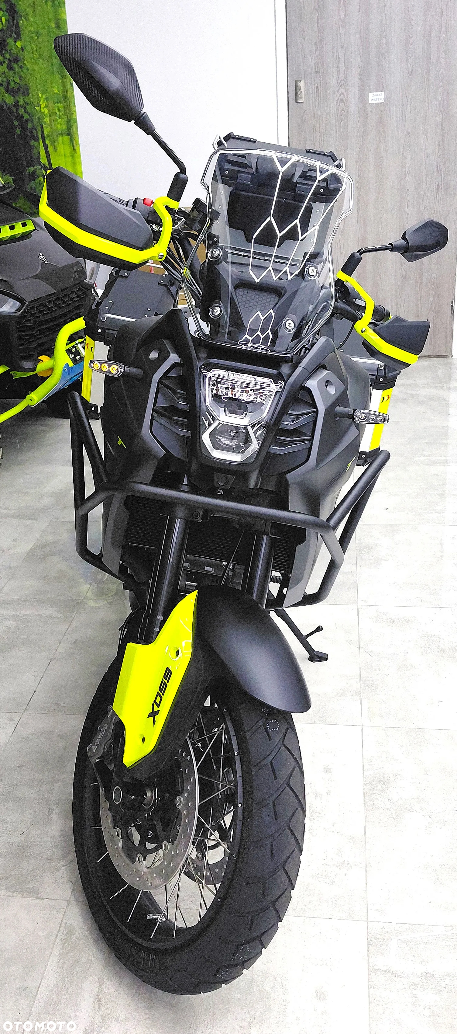 QJMOTOR SVT 650X - 11