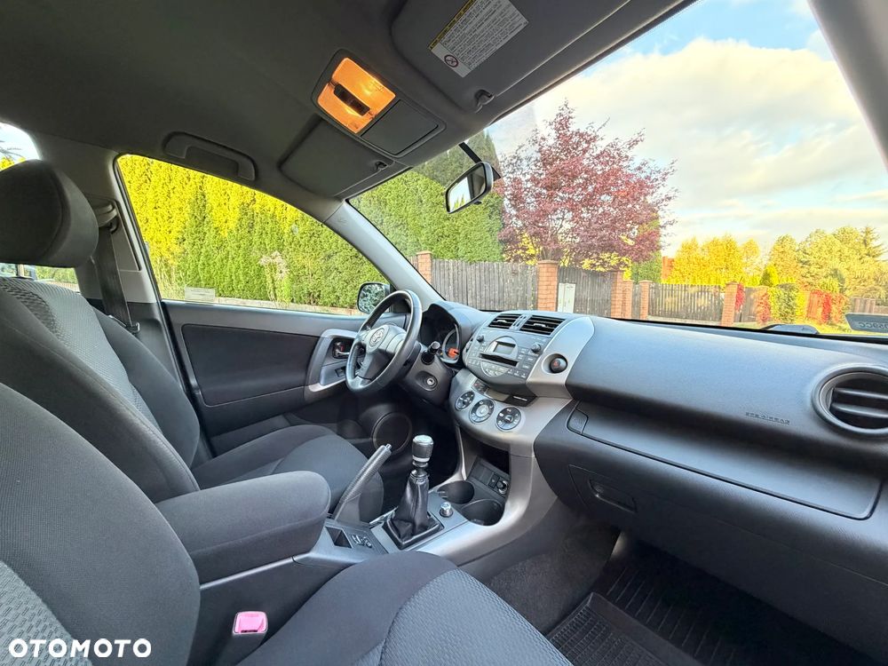 Toyota RAV4 2.2 D-4D Premium - 27