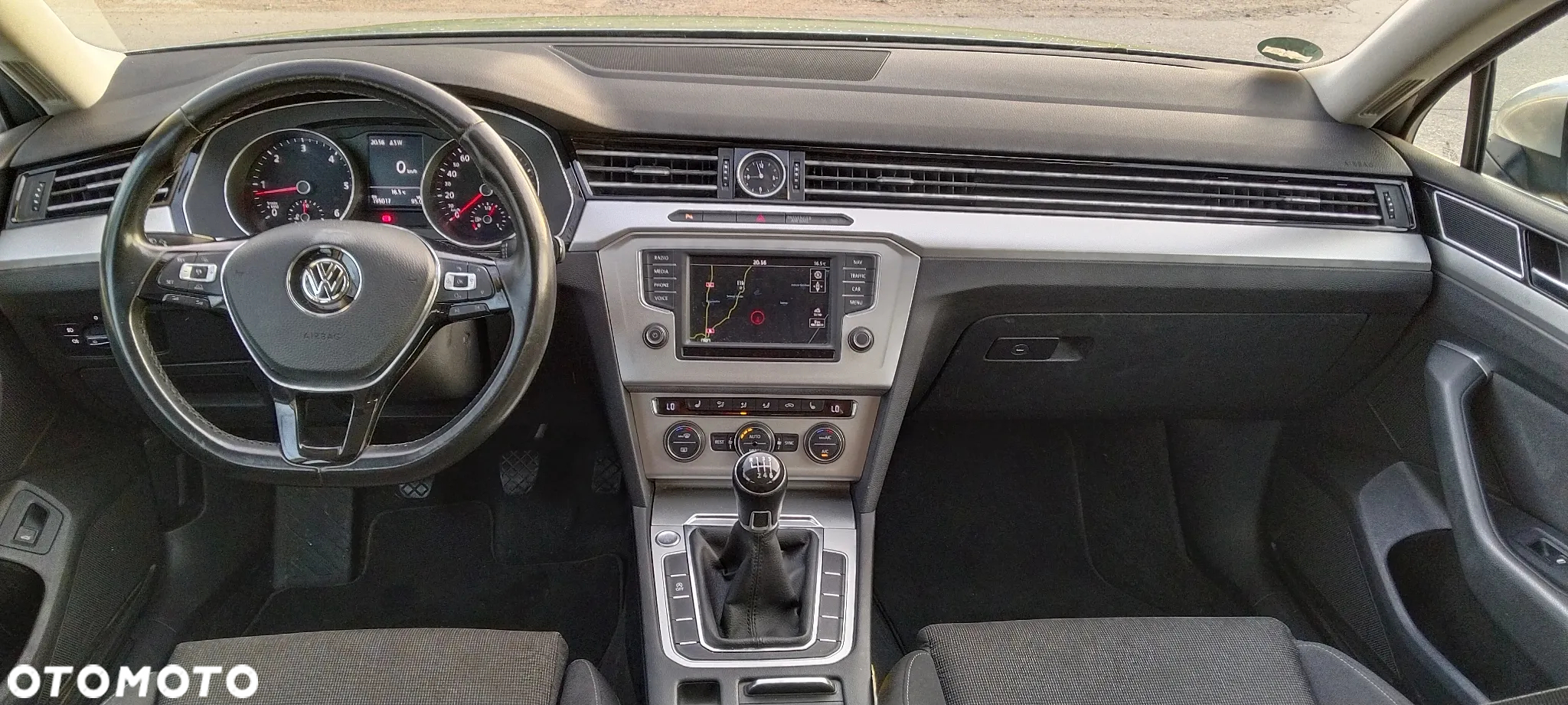 Volkswagen Passat Variant 2.0 TDI (BlueMotion Technology) Comfortline - 24
