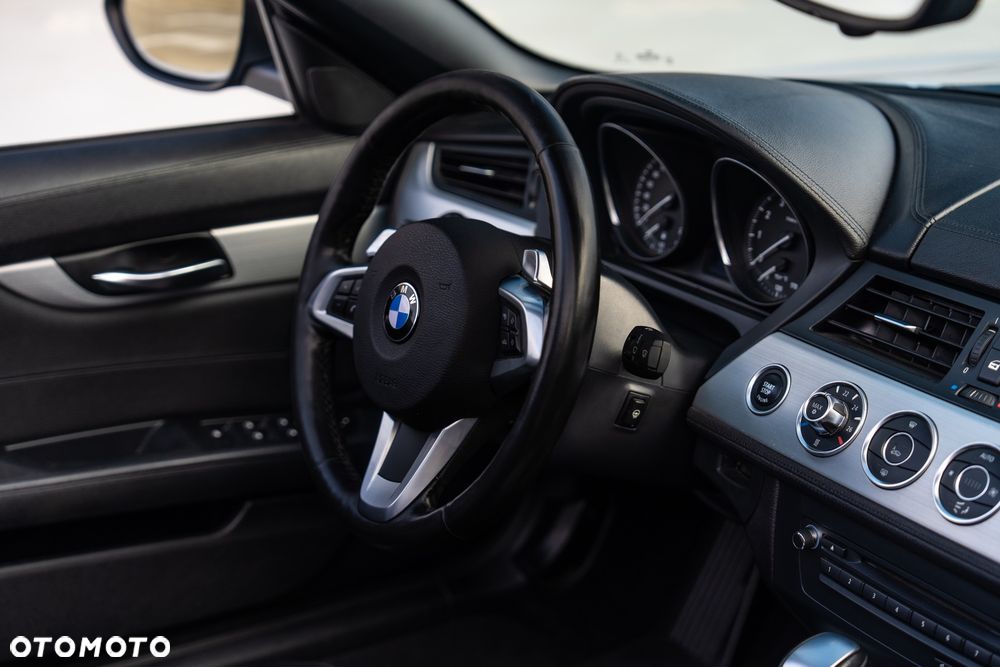 BMW Z4 sDrive30i - 16