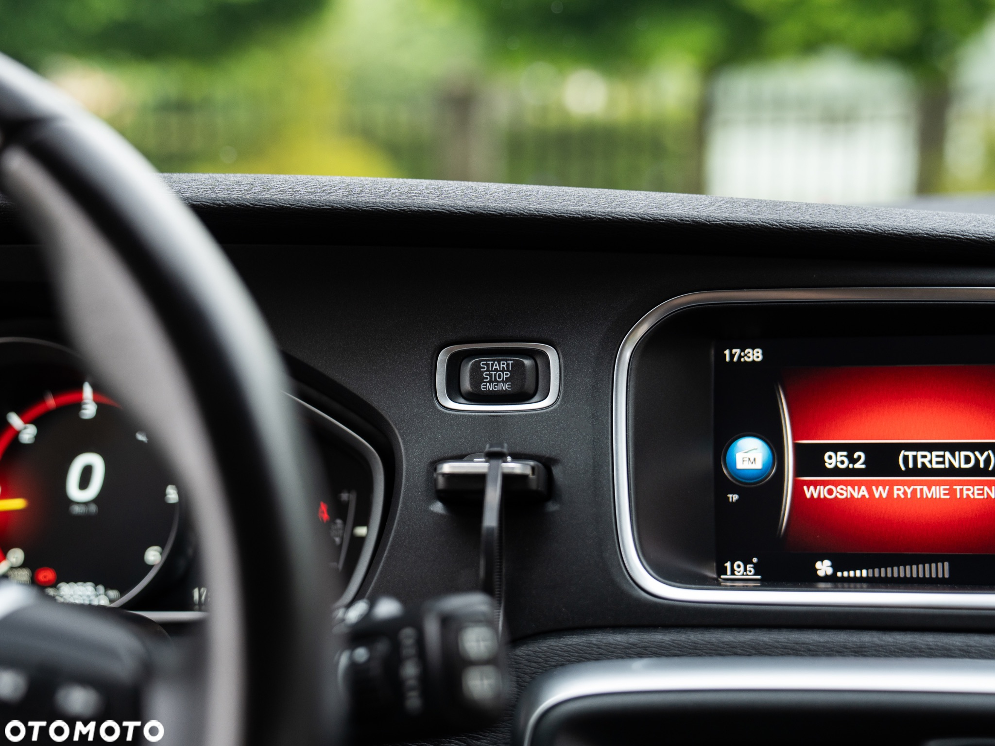 Volvo V40 D2 Drive-E Momentum - 35