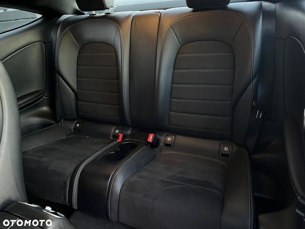 Mercedes-Benz Klasa C 200 4Matic 9G-TRONIC AMG Line - 12