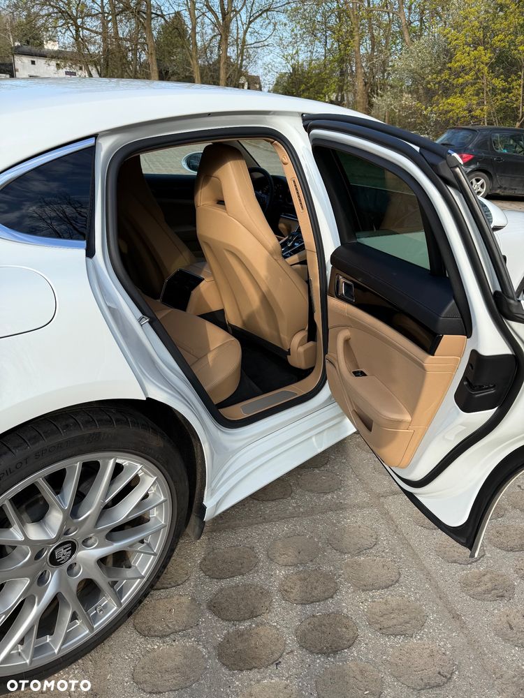 Porsche Panamera 4 - 21