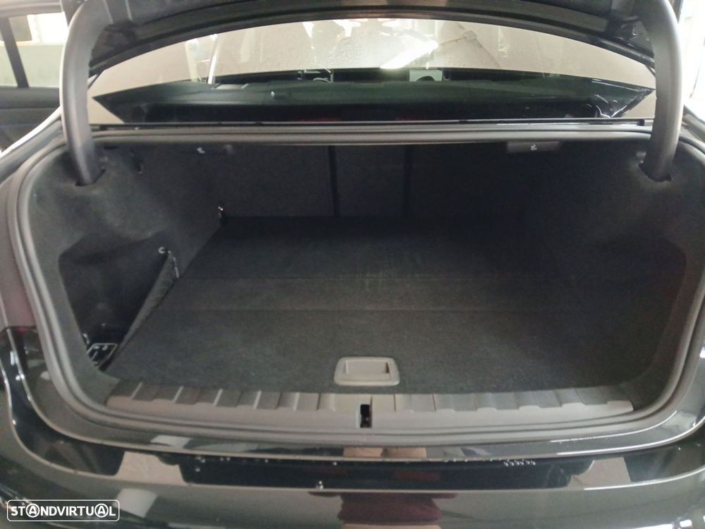 BMW 320 e Pack Desportivo M Auto - 29