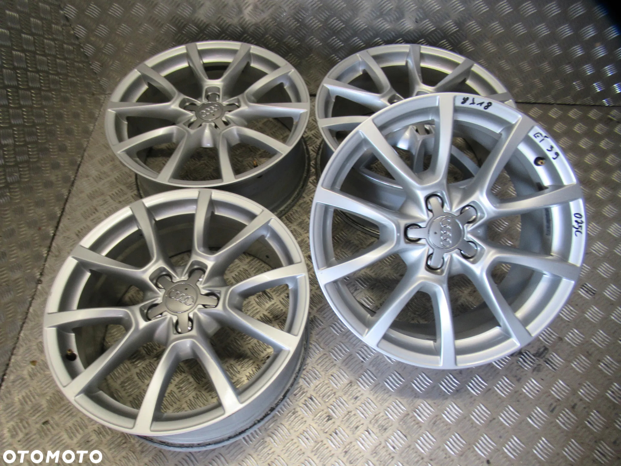 Felgi Audi Q2 Q3 Q5 A4 B8 B9 A6 8Jx18 et39 5x112 - 8