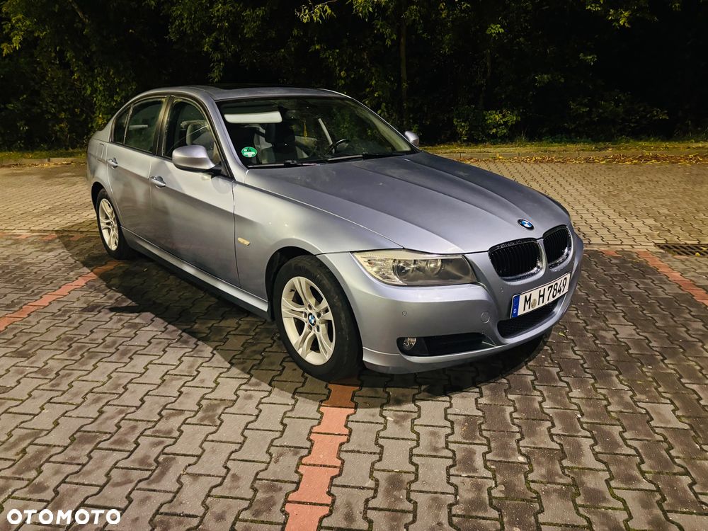 BMW 3 Series 2009 photo 2