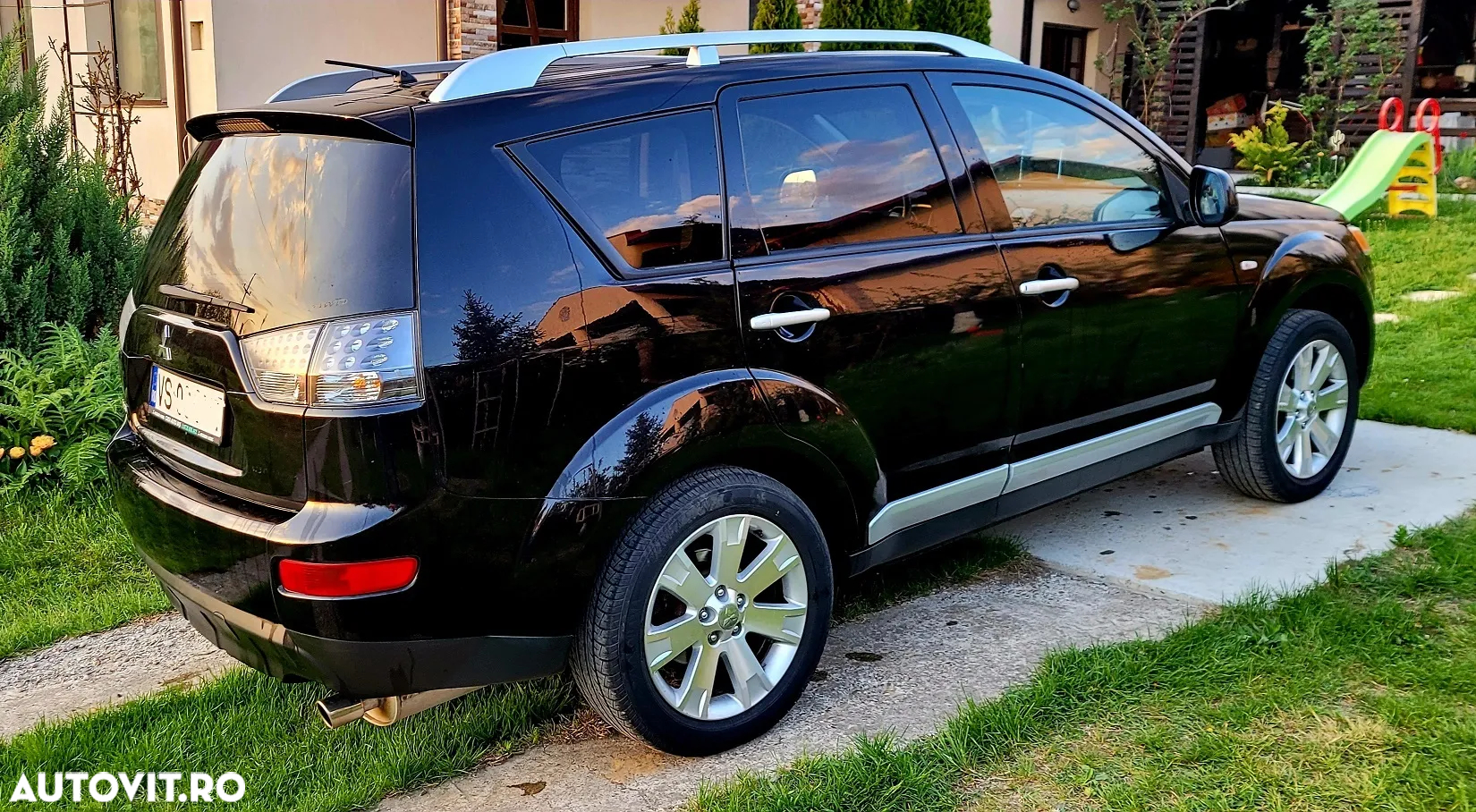 Mitsubishi Outlander 2.4 MIVEC NAVI Instyle Aut - 2