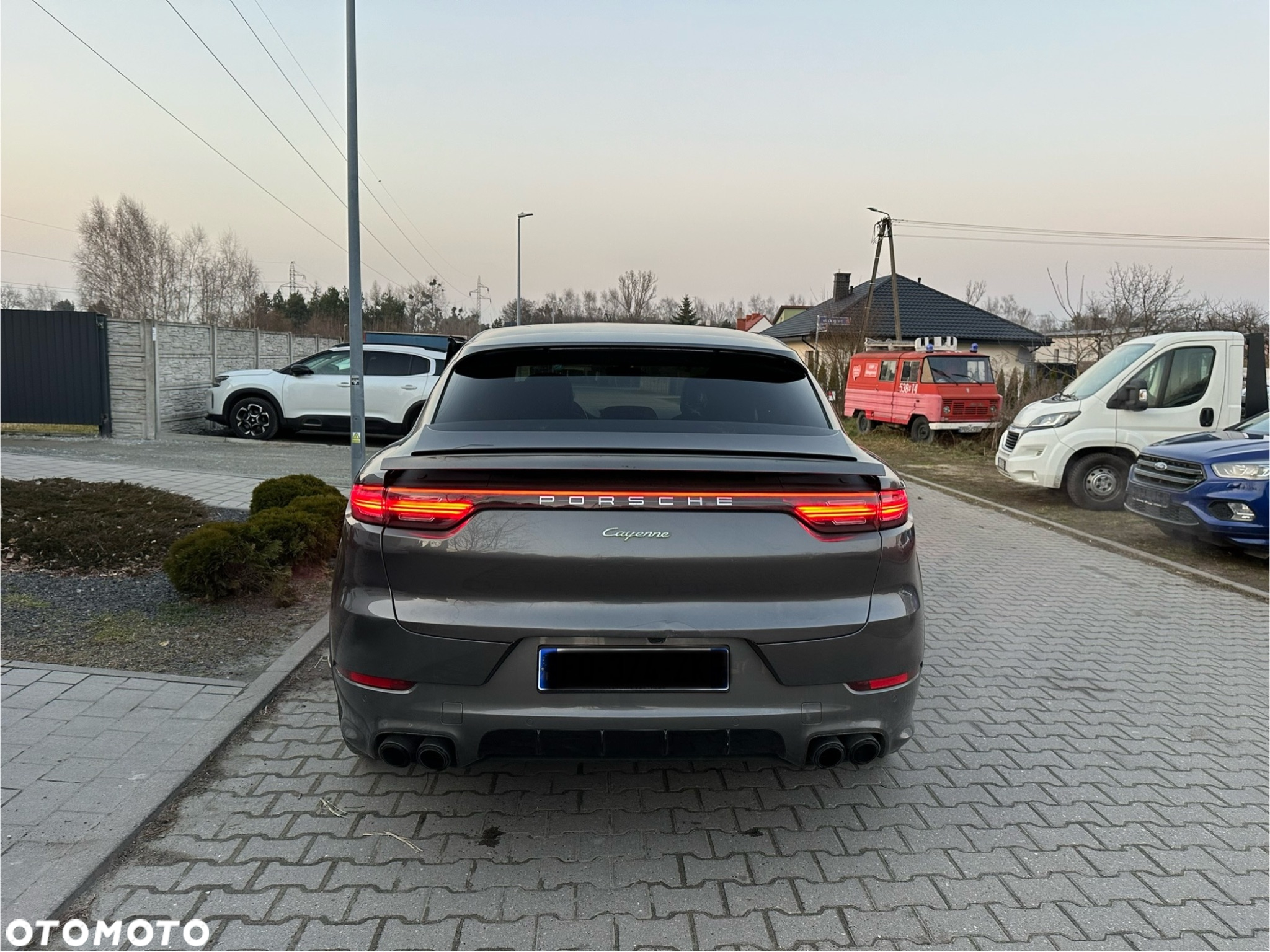 Porsche Cayenne Coupe E-Hybrid Platinum Edition - 8