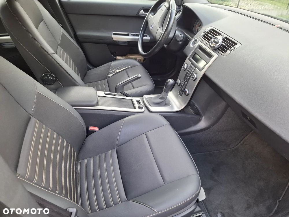 Volvo S40 2.0D Momentum - 6