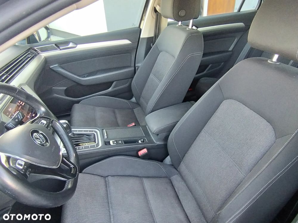 Volkswagen Passat ver-variant-2-0-tdi-scr-dsg-bluemotion-comfortline - 26