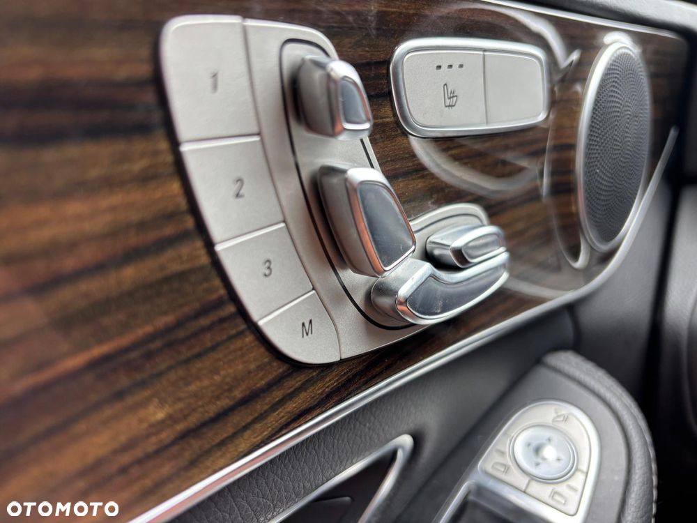 Mercedes-Benz Klasa C 300 9G-TRONIC AMG Line - 15