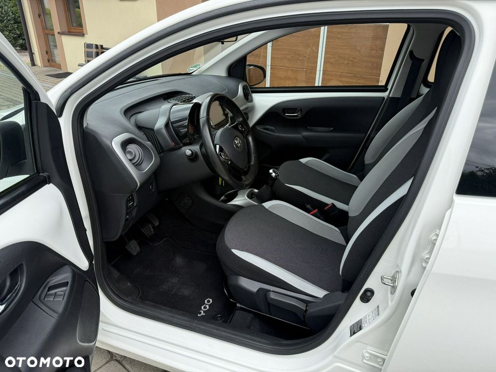 Toyota Aygo x-play touch - 21