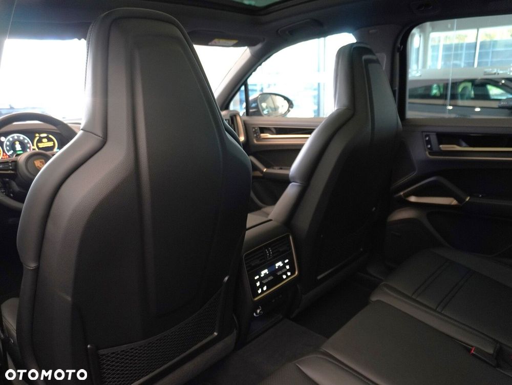 Porsche Cayenne E-Hybrid PHEV Black Edition - 34