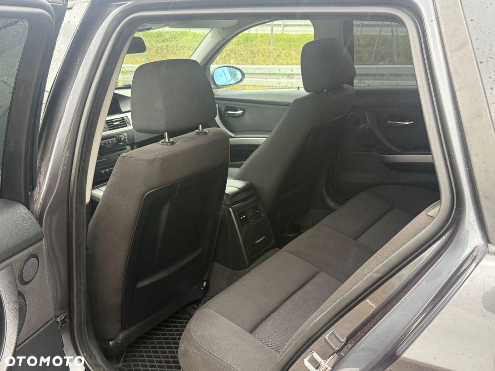 BMW Seria 3 320d DPF Touring - 13