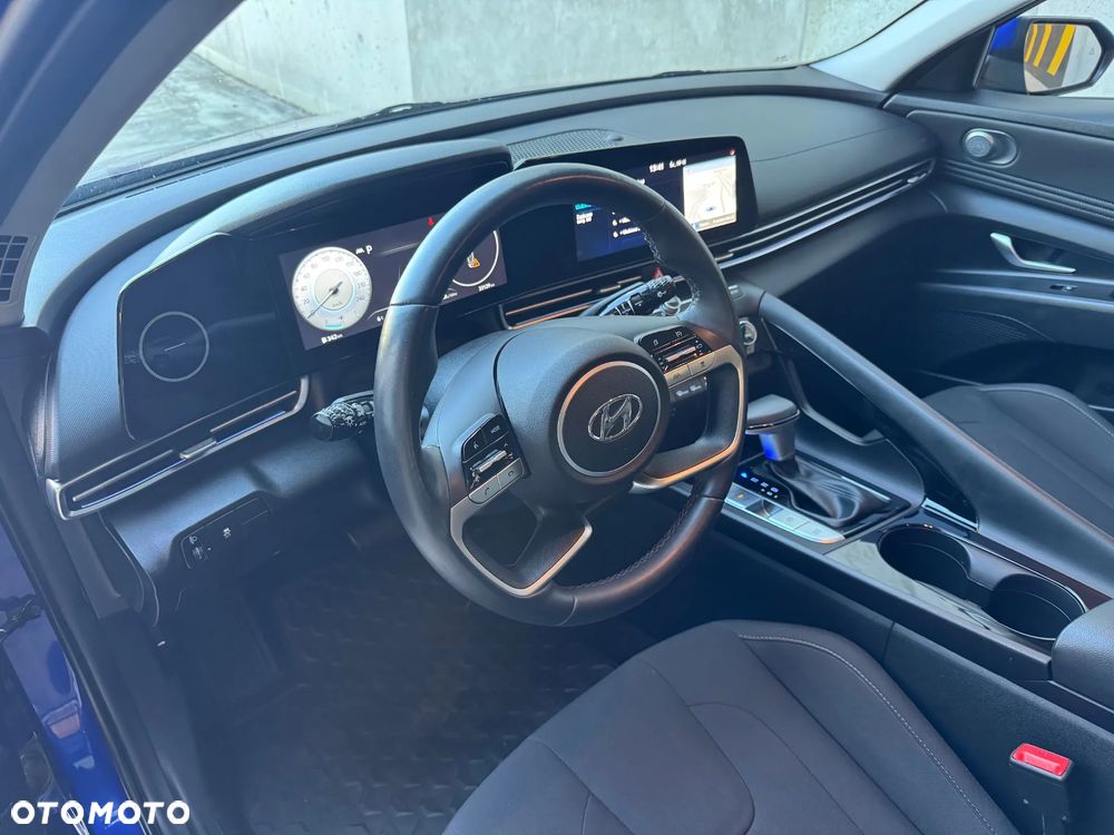 Hyundai Elantra 1.6 Executive CVT - 12