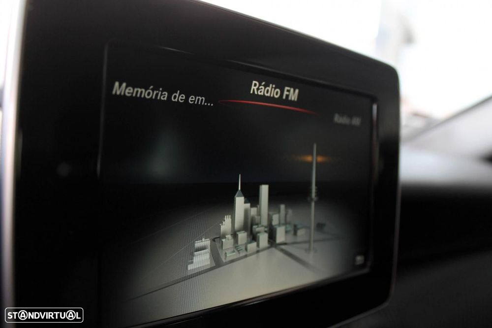 Mercedes-Benz GLA 180 d - 11