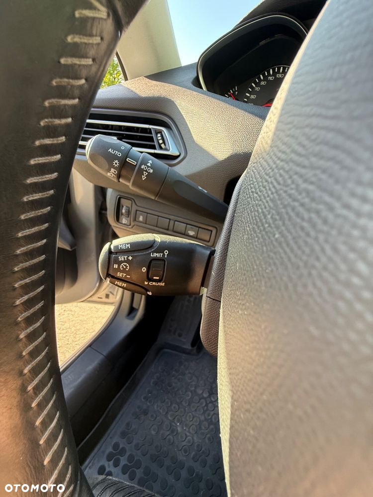 Peugeot 308 1.6 THP Active - 11