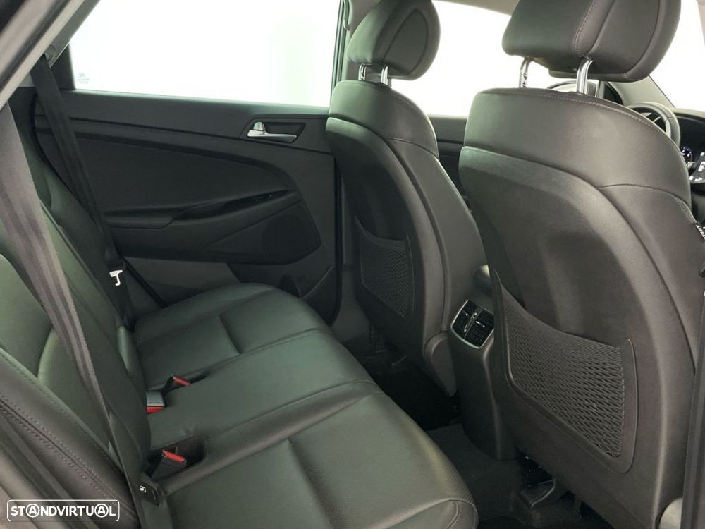 Hyundai Tucson 1.7 CRDi Premium DCT — fotografia 25