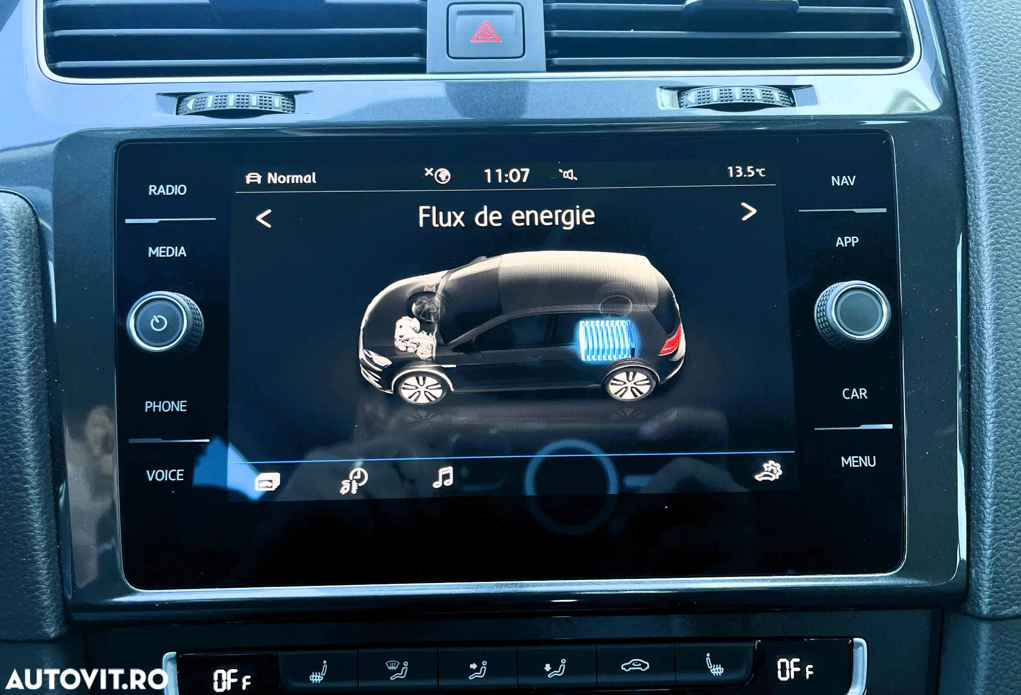 Volkswagen e-Golf - 15
