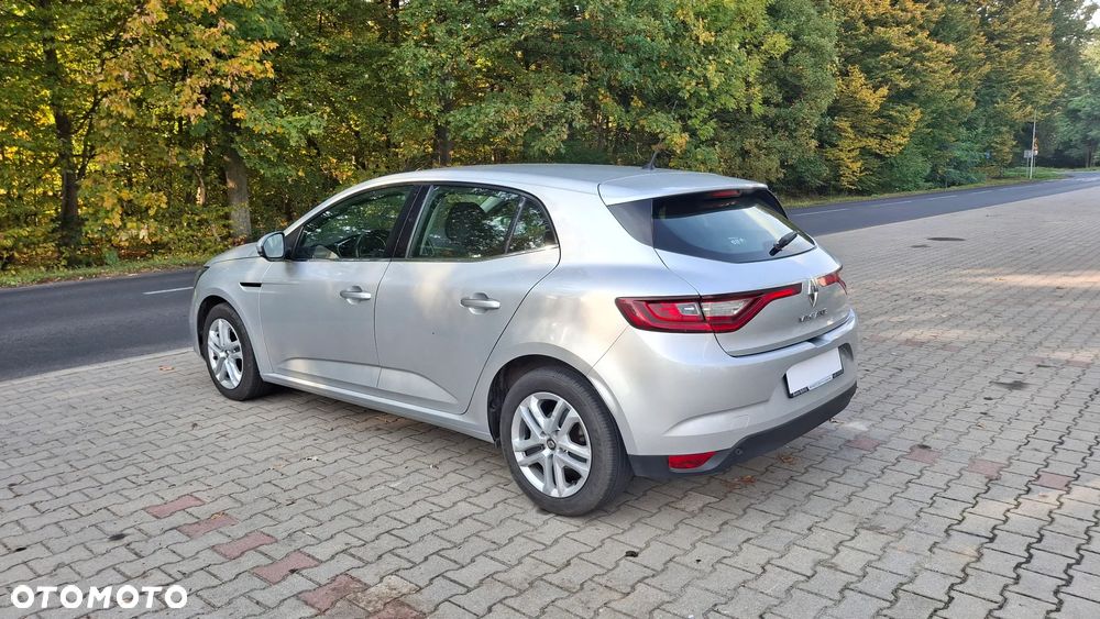 Renault Megane TCe 115 GPF LIMITED - 11