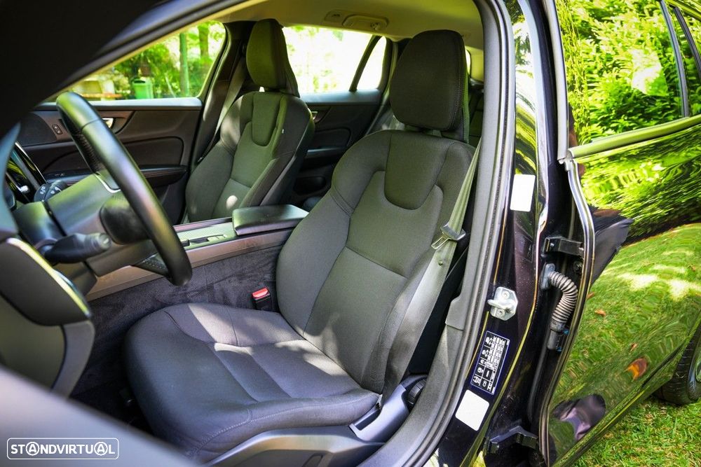 Volvo V60 2.0 D3 Momentum - 31
