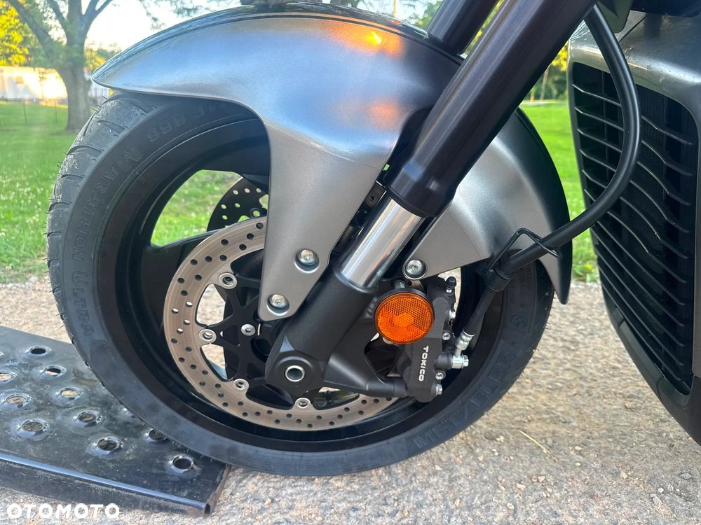 Suzuki Intruder - 19