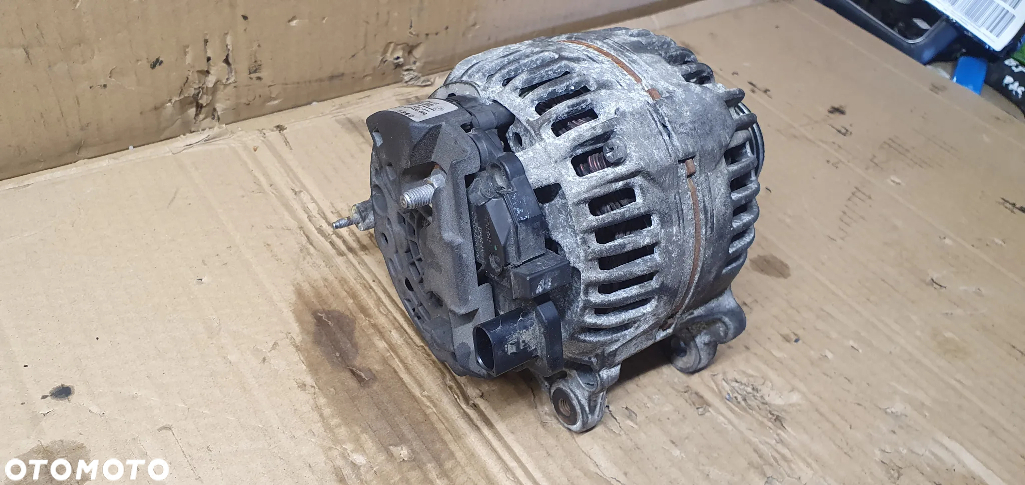 Alternator prądnica VW Touran 1.9 TDI 06F903023FX - 3