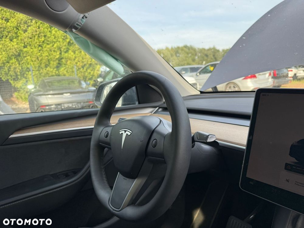 Tesla Model Y Long Range Dual Motor AWD - 16