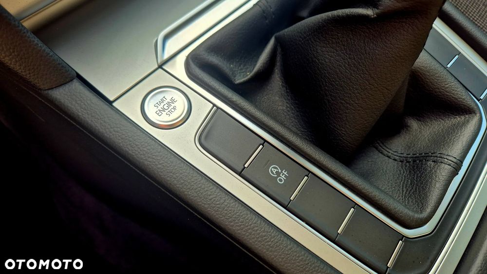 Volkswagen Passat 2.0 TDI (BlueMotion Technology) Comfortline - 29