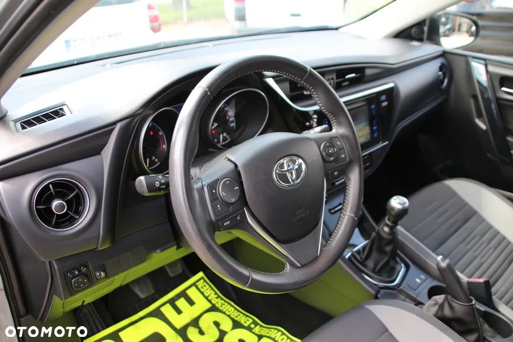 Toyota Auris 1.6 D-4D Premium - 10