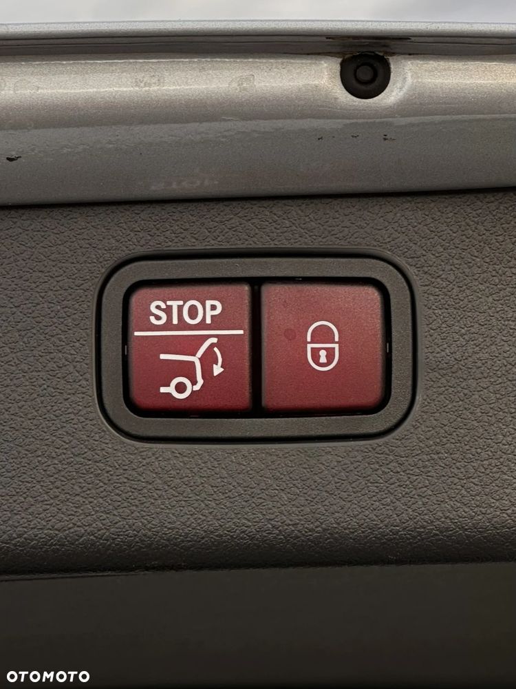 Mercedes-Benz Klasa C 220 d 4Matic 9G-TRONIC - 39