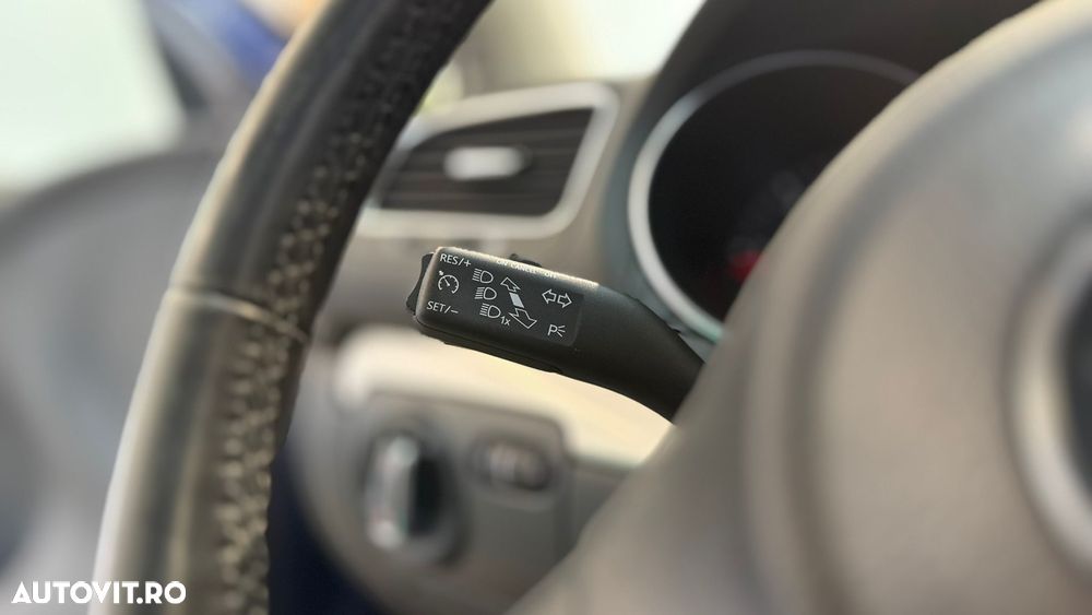 Volkswagen Golf 1.6 TDI DPF BlueMotion - 19