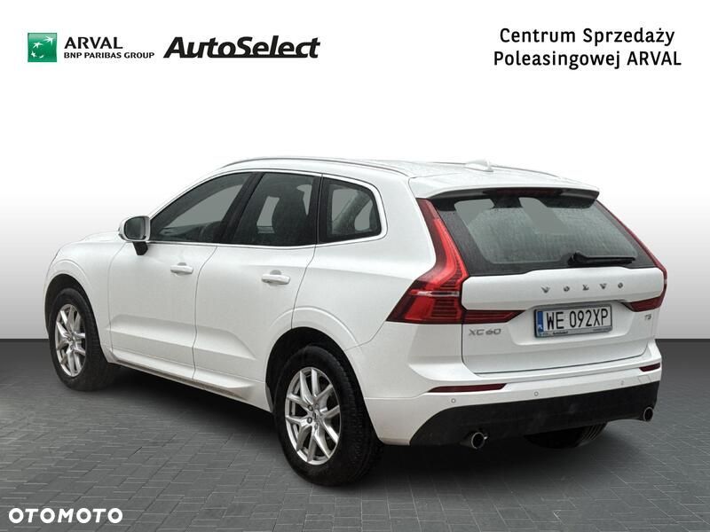 Volvo XC 60 T5 Momentum Pro - 4