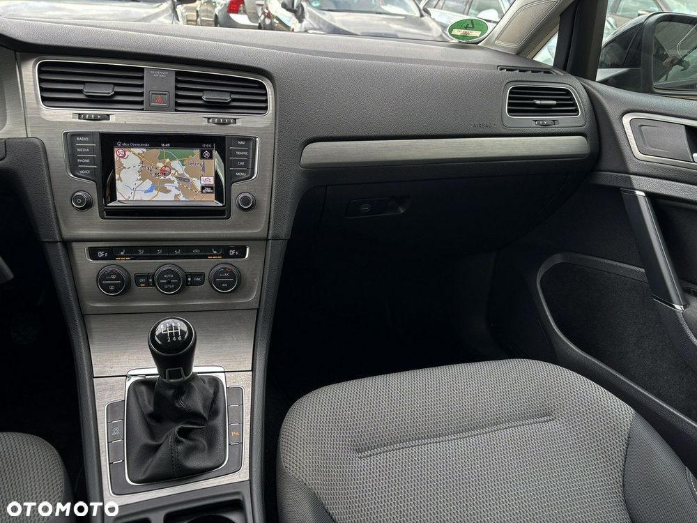 Volkswagen Golf 1.4 TSI BMT Comfortline - 23