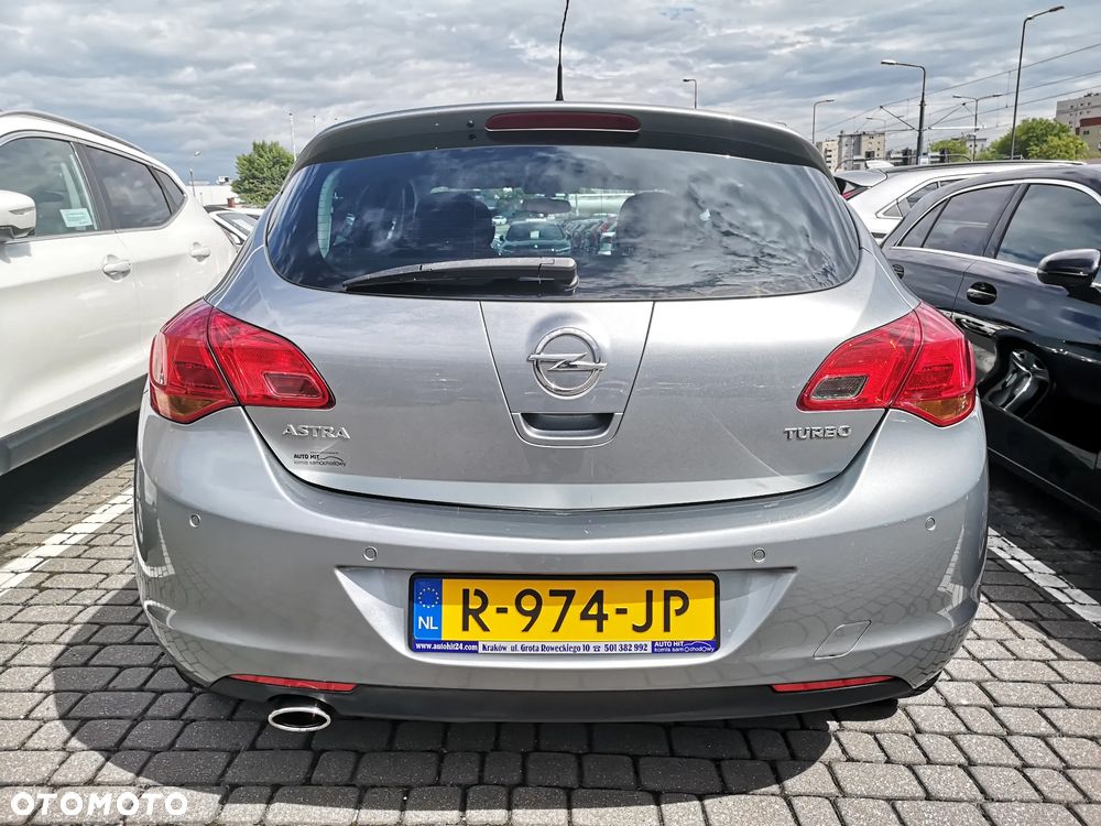 Opel Astra 2011 photo 4