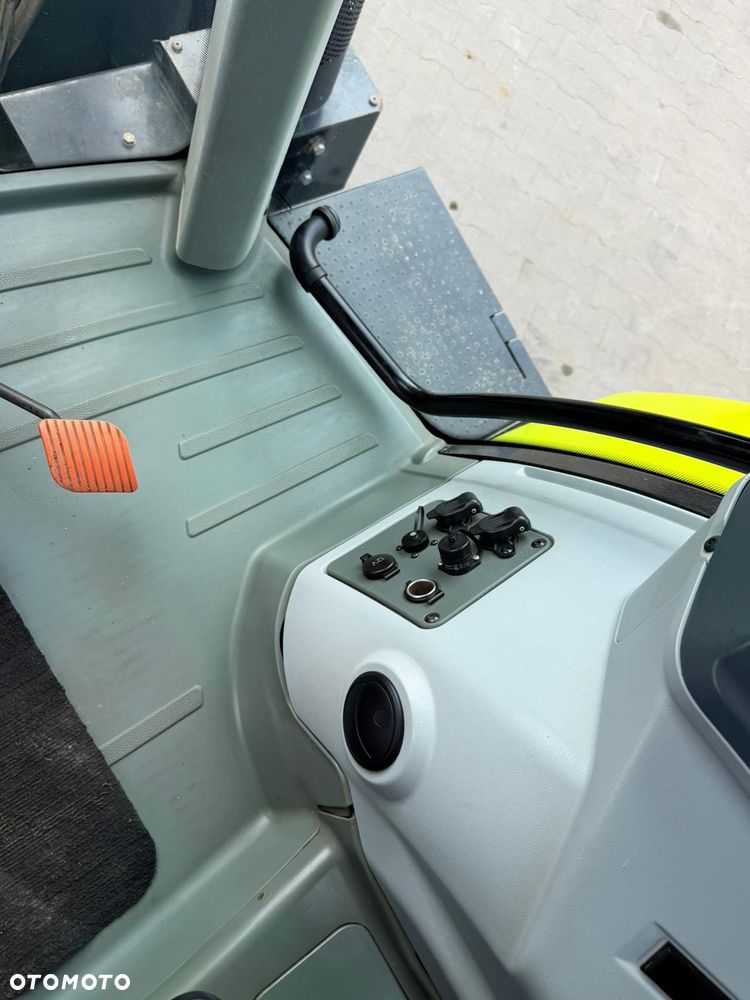 Claas Arion 640 - 37