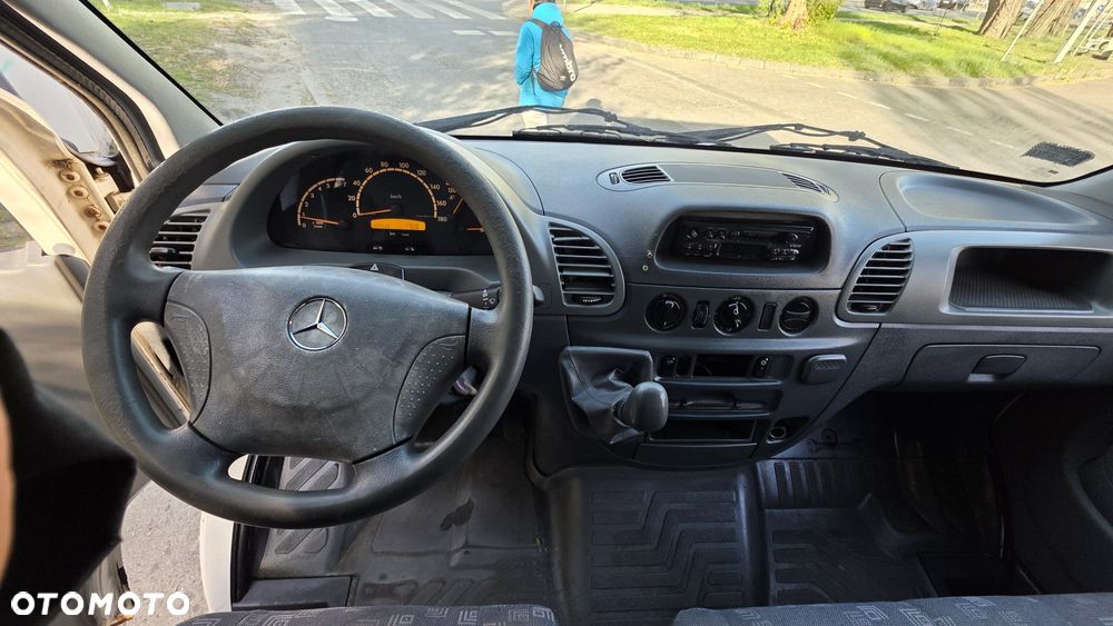 Mercedes-Benz Sprinter - 13