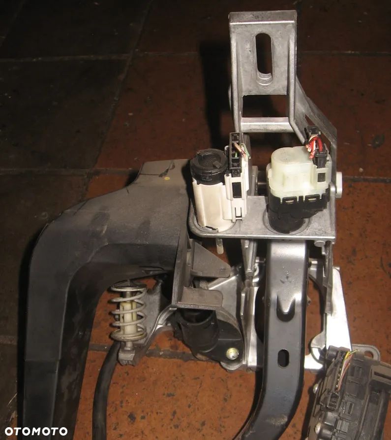 pedał sprzęgła AUDI A4 B6 B7 8E1721117A - 2