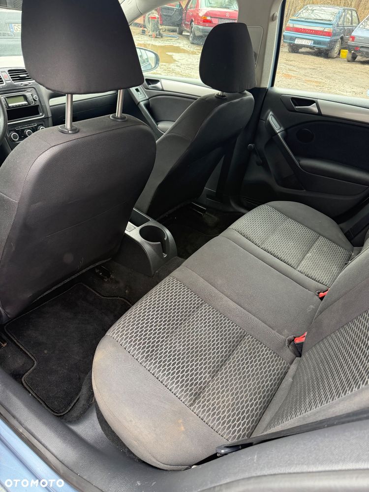Volkswagen Golf - 6
