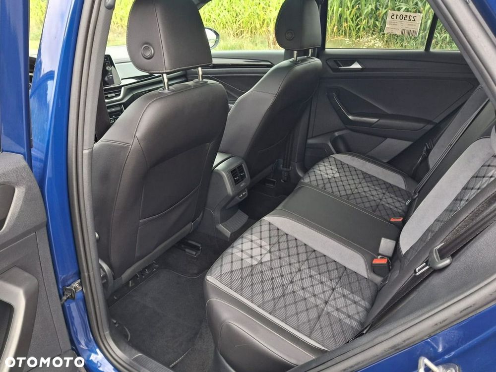 Volkswagen T-Roc - 13
