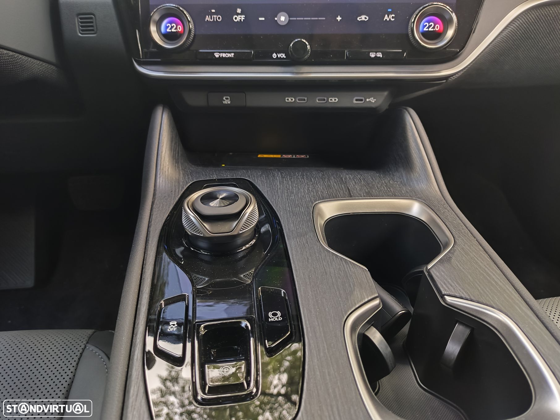 Lexus rz-450e Premium Monotone c/ mala elétrica - 15