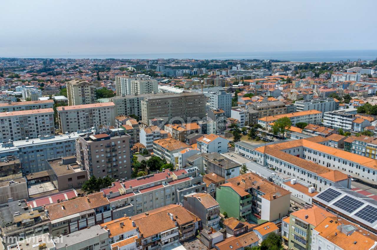 Apartamento T3 com garagem fechada e aquecimento central - Cedofeita - Grande imagem: 3/44