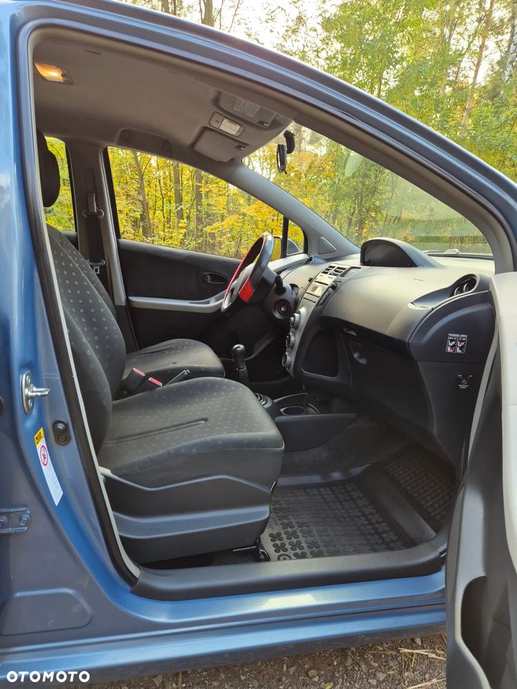 Toyota Yaris - 12