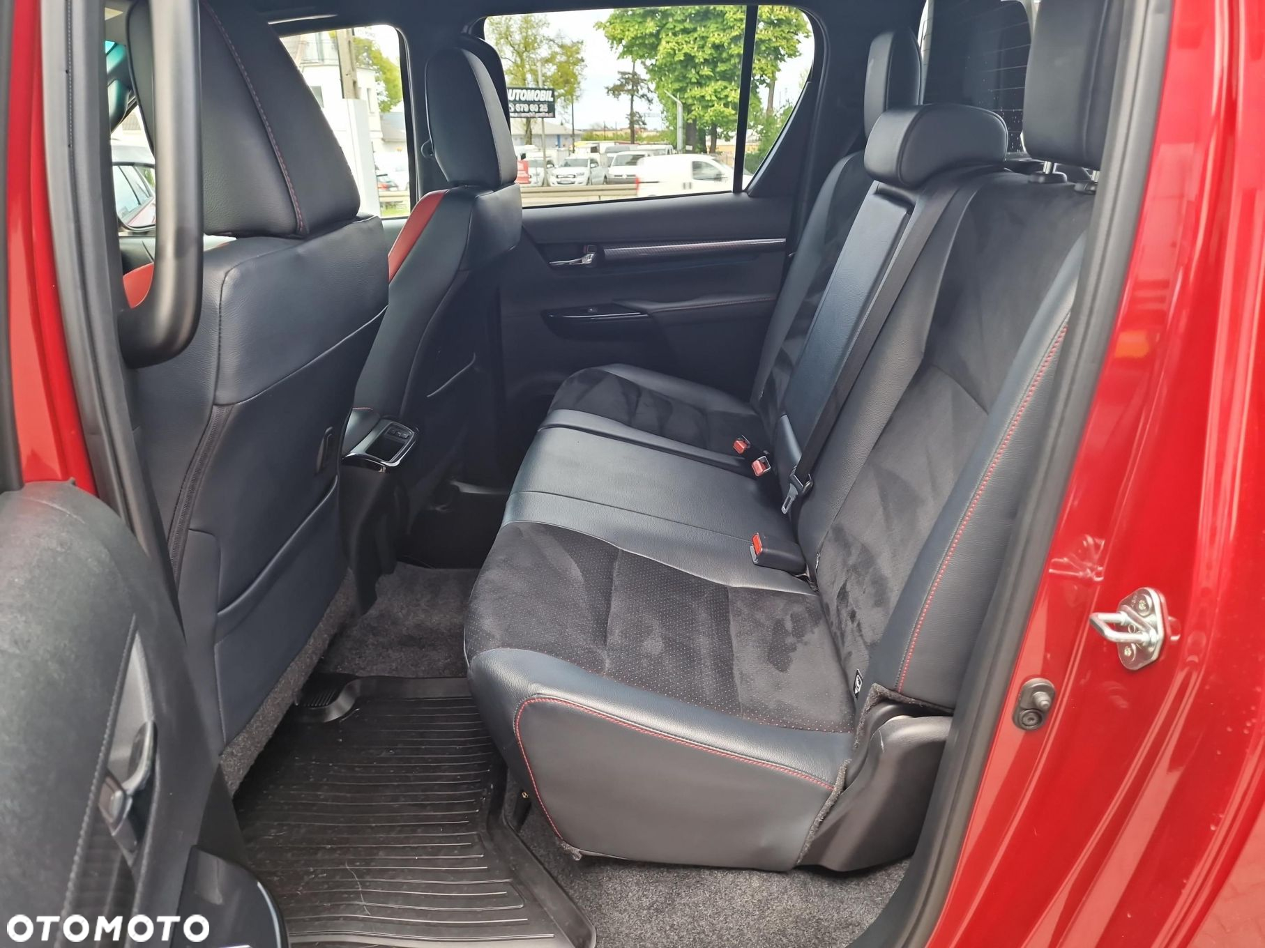 Toyota Hilux 2.8 D-4D Double Cab GR Sport 4x4 - 12