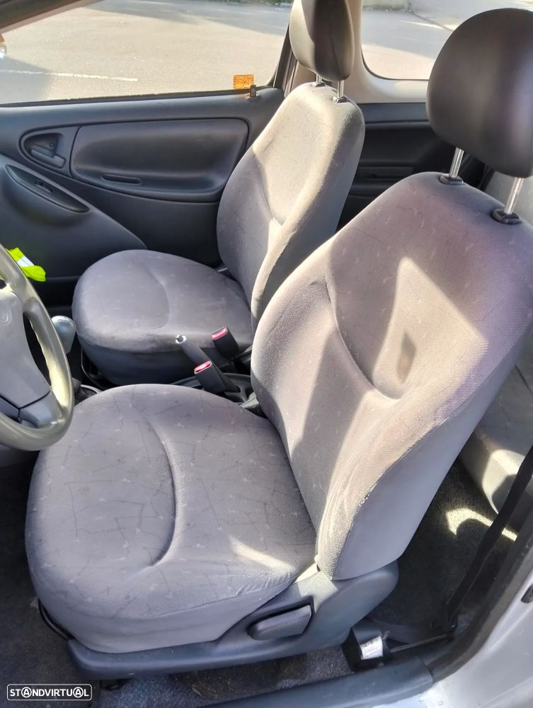 Toyota Yaris 1.0 Eco - 11